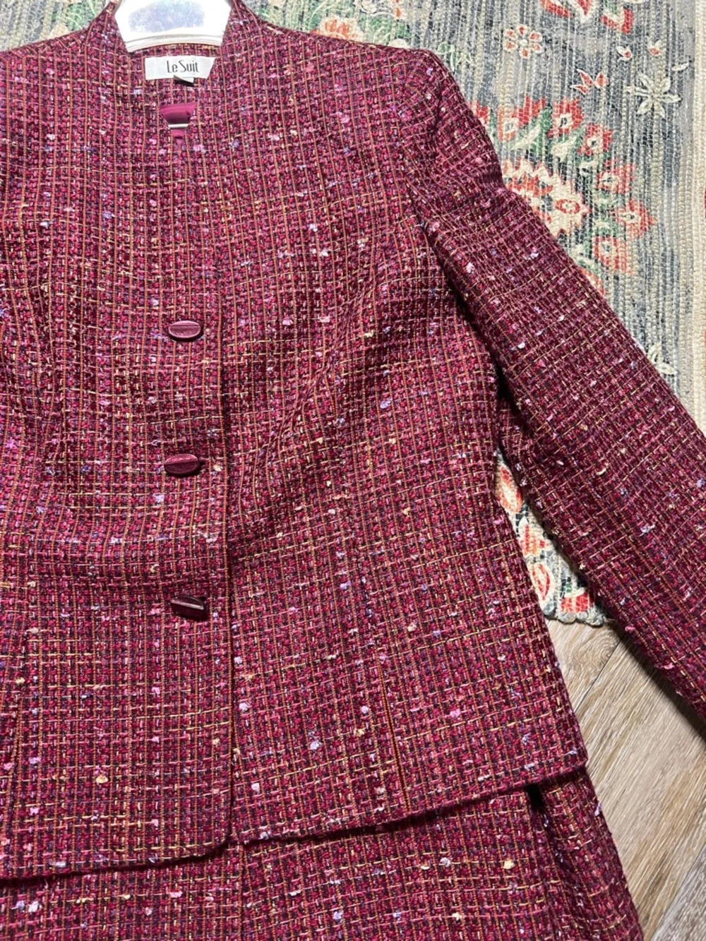 Le Suit Women's Burgundy Tweed Jacket Skirt Set - Picture 4 of 13